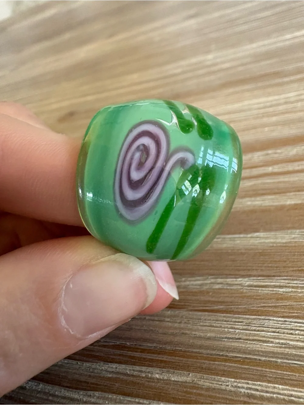 Green Glass Swirl Statement Ring - Size 8 - Picture 6 of 6